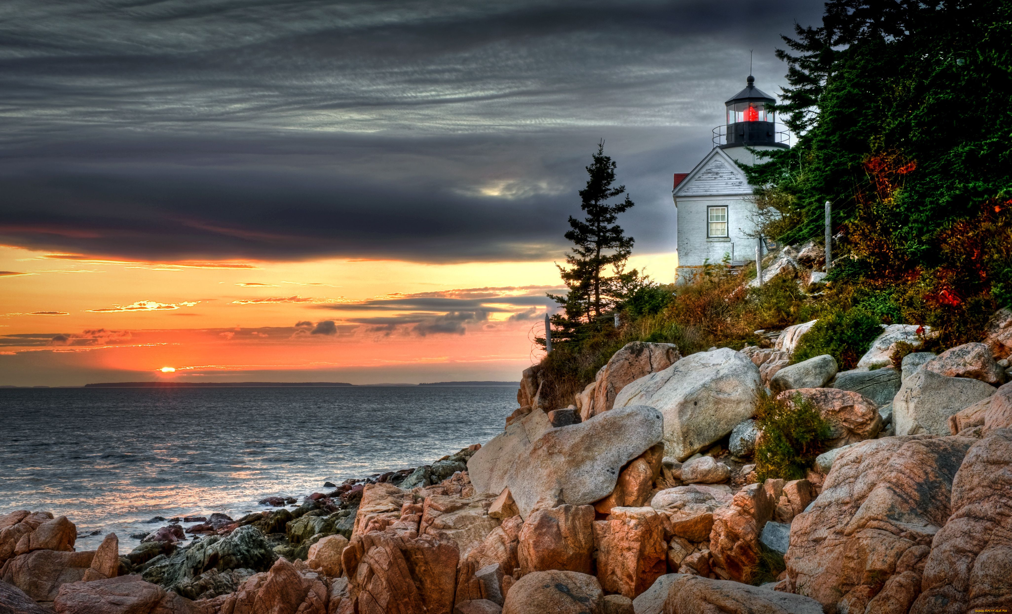 Маяк Bass Harbor head Lighthouse, Мэн (США)